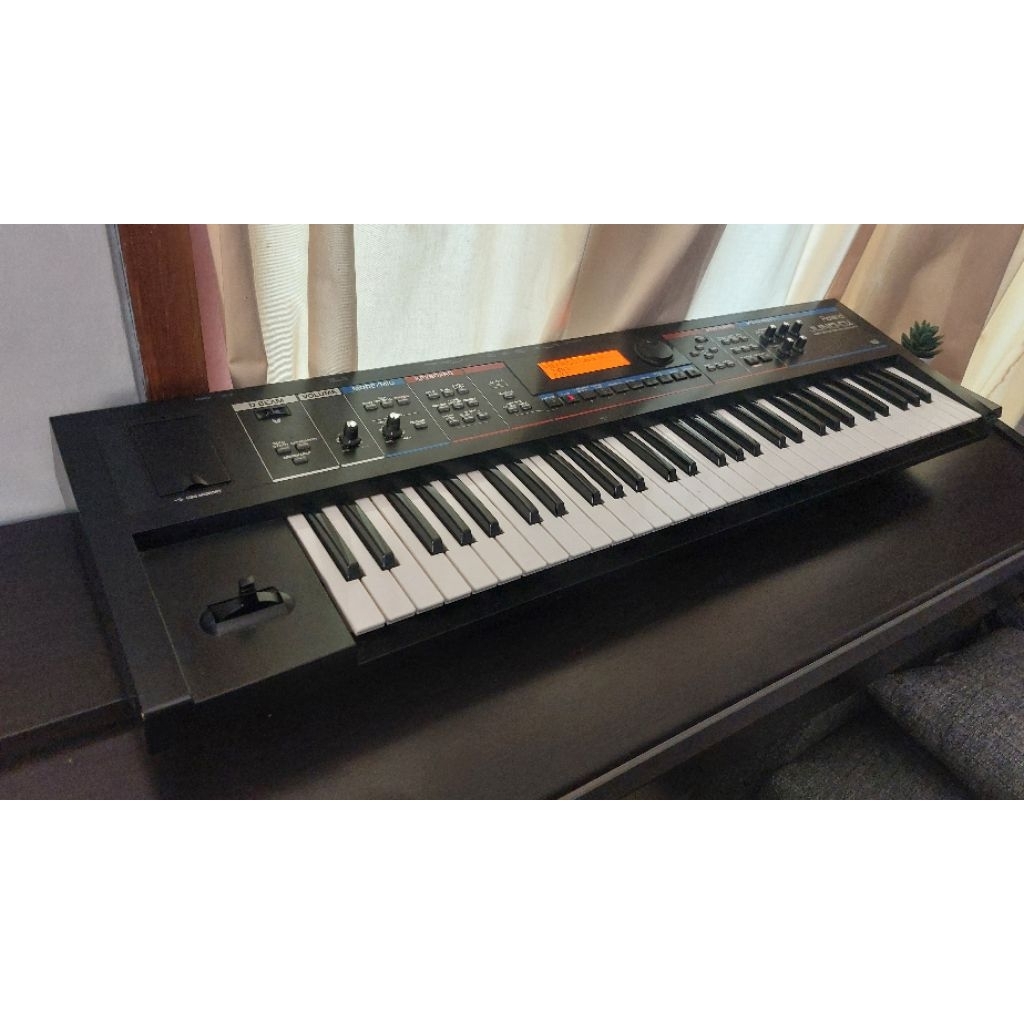 Roland JUNO-Di 61-Keys Synthesizer Keyboard Second Mulus + Bonus Gigbag