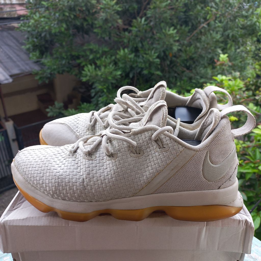 Sepatu basket preloved size 43