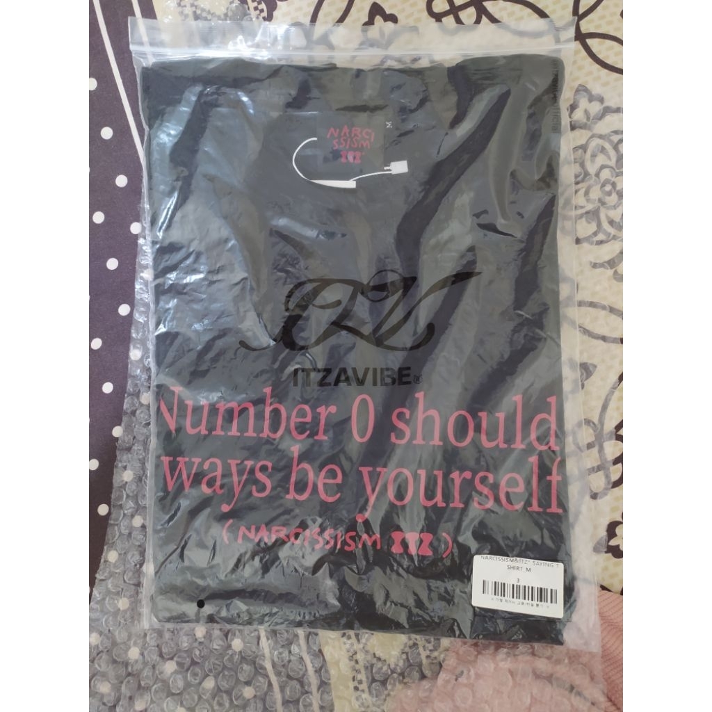 Itzavibe Narcissism Saying T-shirt Black