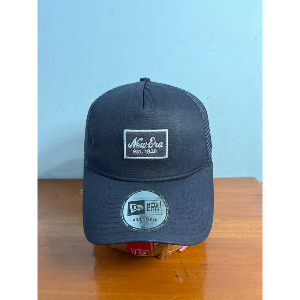 topi new era trucker  logo box original second