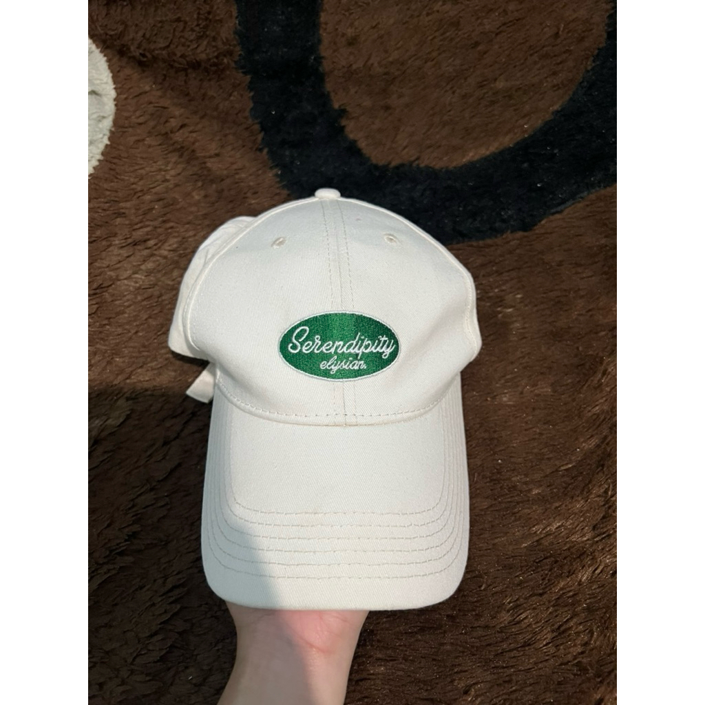 Topi putih Dylee&Lylee