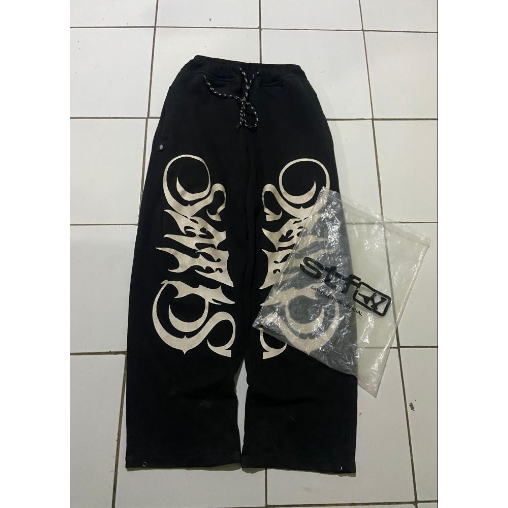 CELANA SATIS