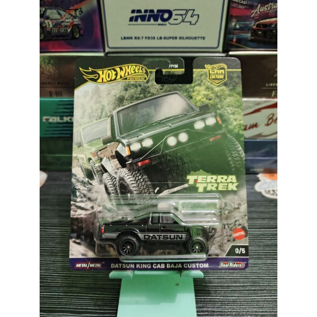 HOT WHEELS PREMIUM DATSUN KING CAB BAJA CUSTOM - CHASE (0/5)