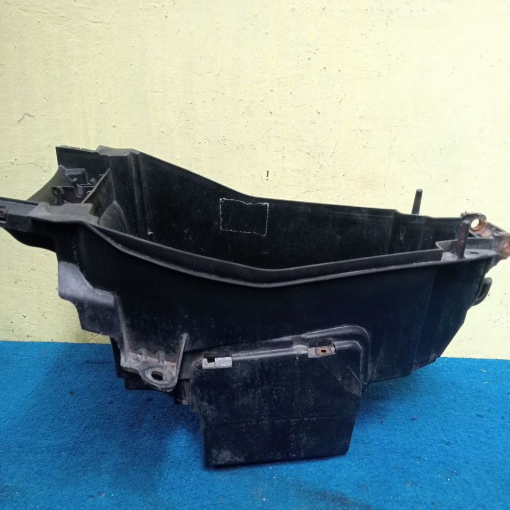 Box bagasi helm Yamaha Assy fino fi 115 original