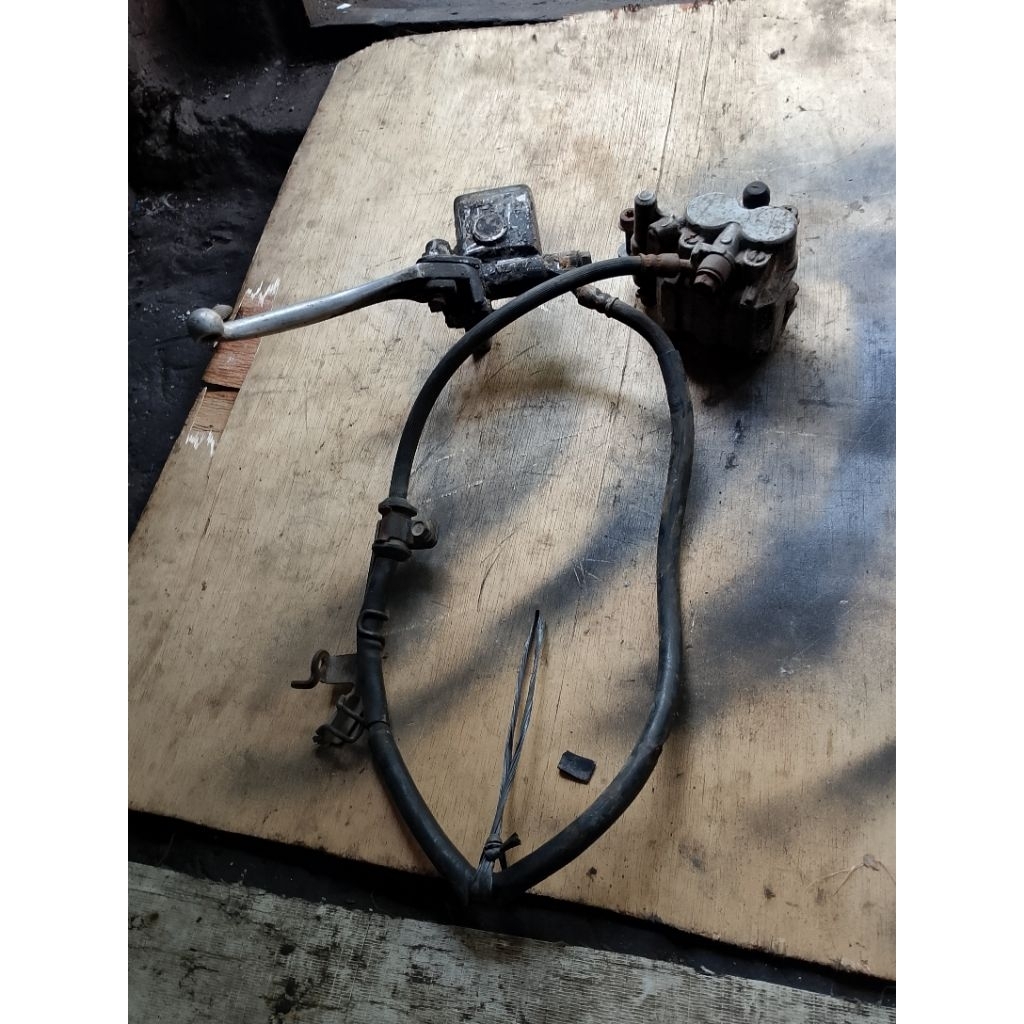 kaliper pengereman depan Honda Supra fit new Revo lama Supra fit lama original copotan