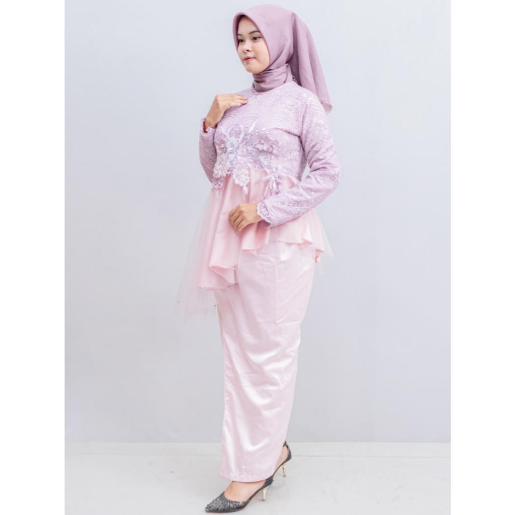 PRELOVED KEBAYA WISUDA LAMARAN JUWITA ONESET