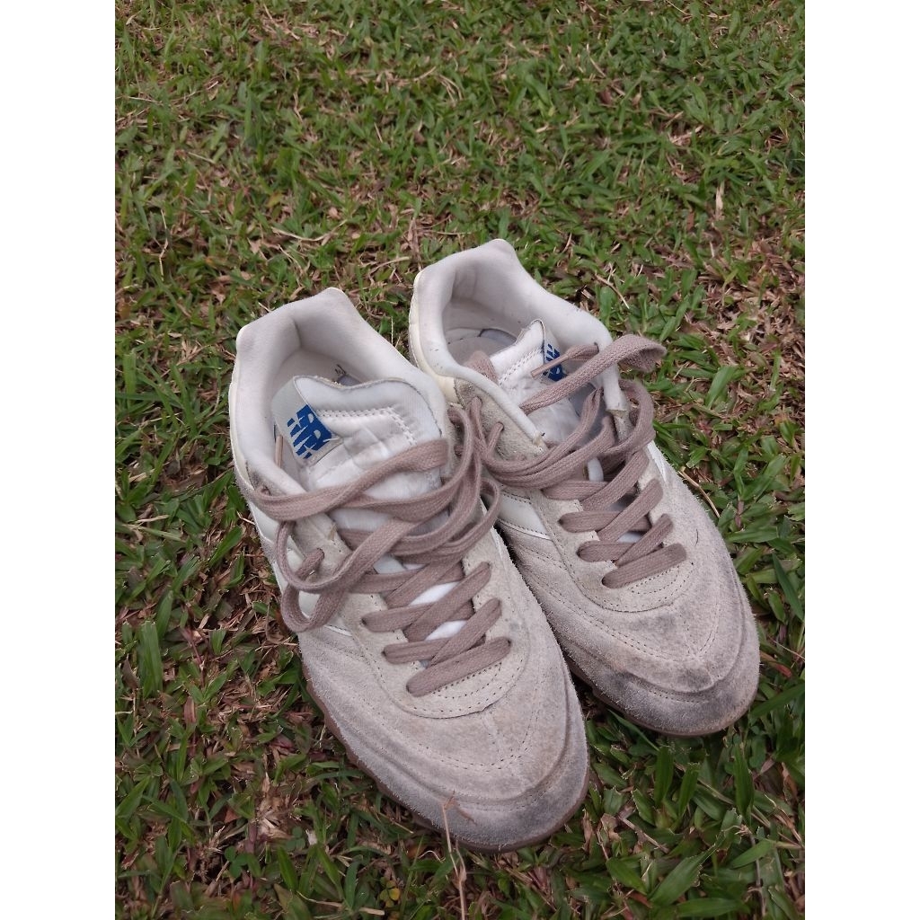 Sepatu NB RC30