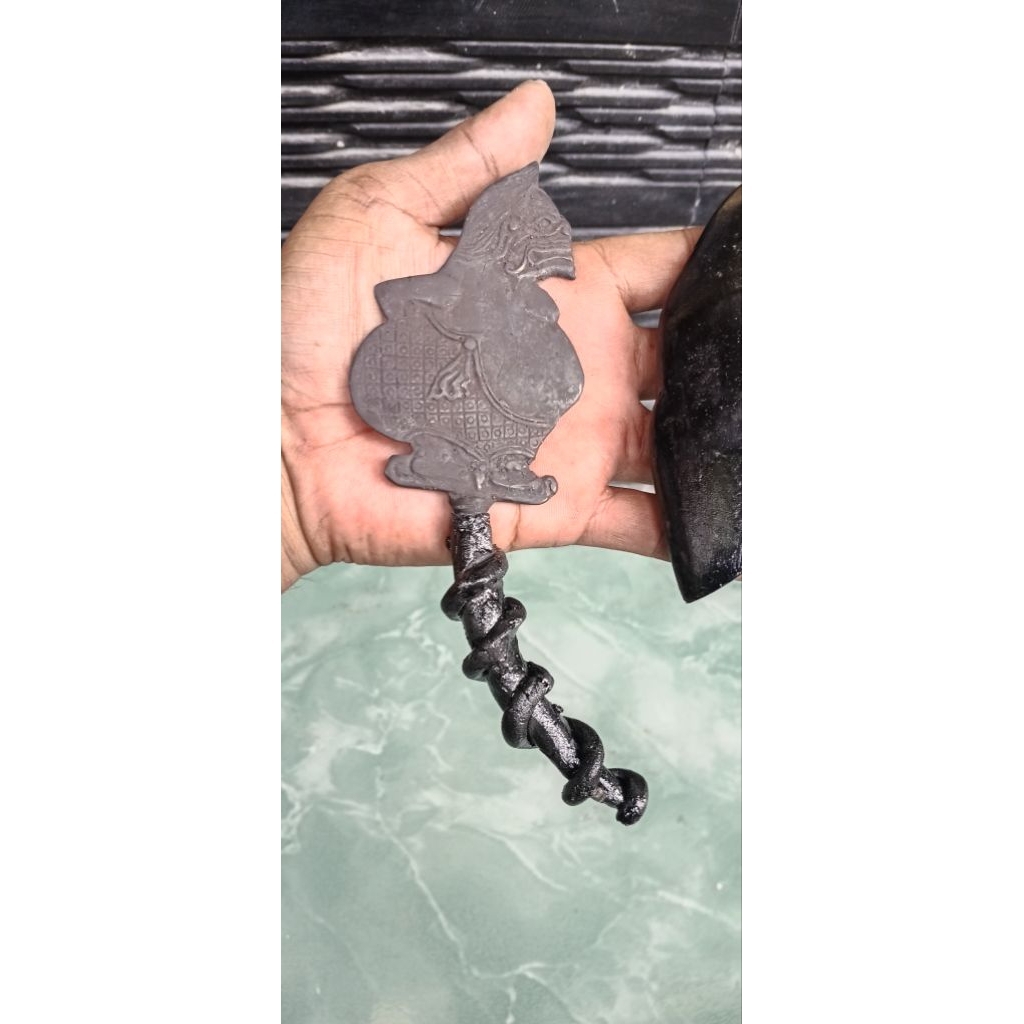 Keris aksesoris hitam besar