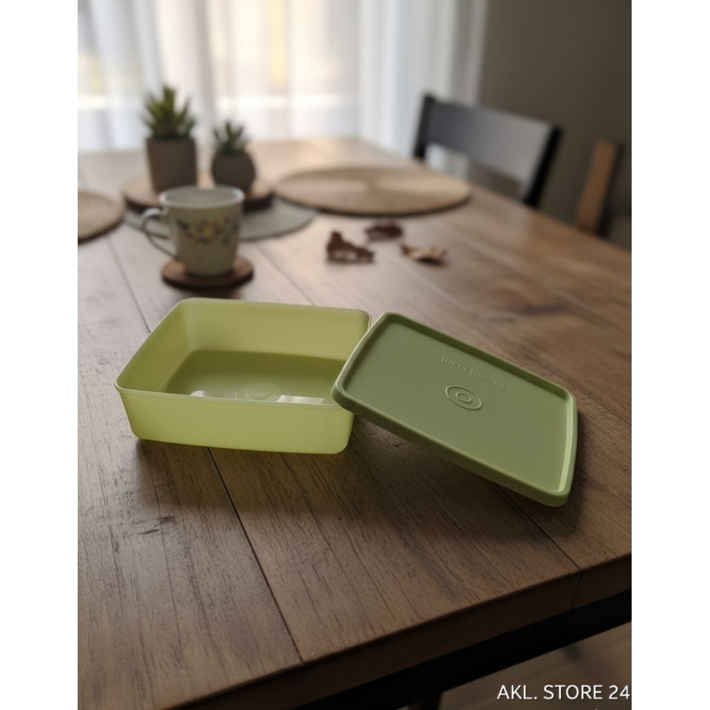 Large Square Away (LSA) Tupperware Baru