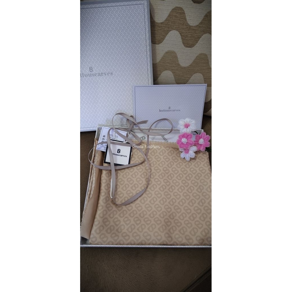 Buttonscarves Tapis Satin Shawl