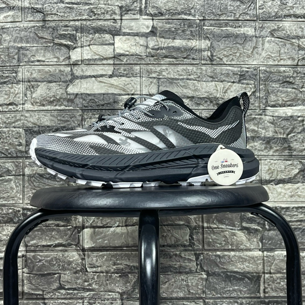 HOKA ONE ONE MAFATE SPEED 4 LITE BLACK WHITE
