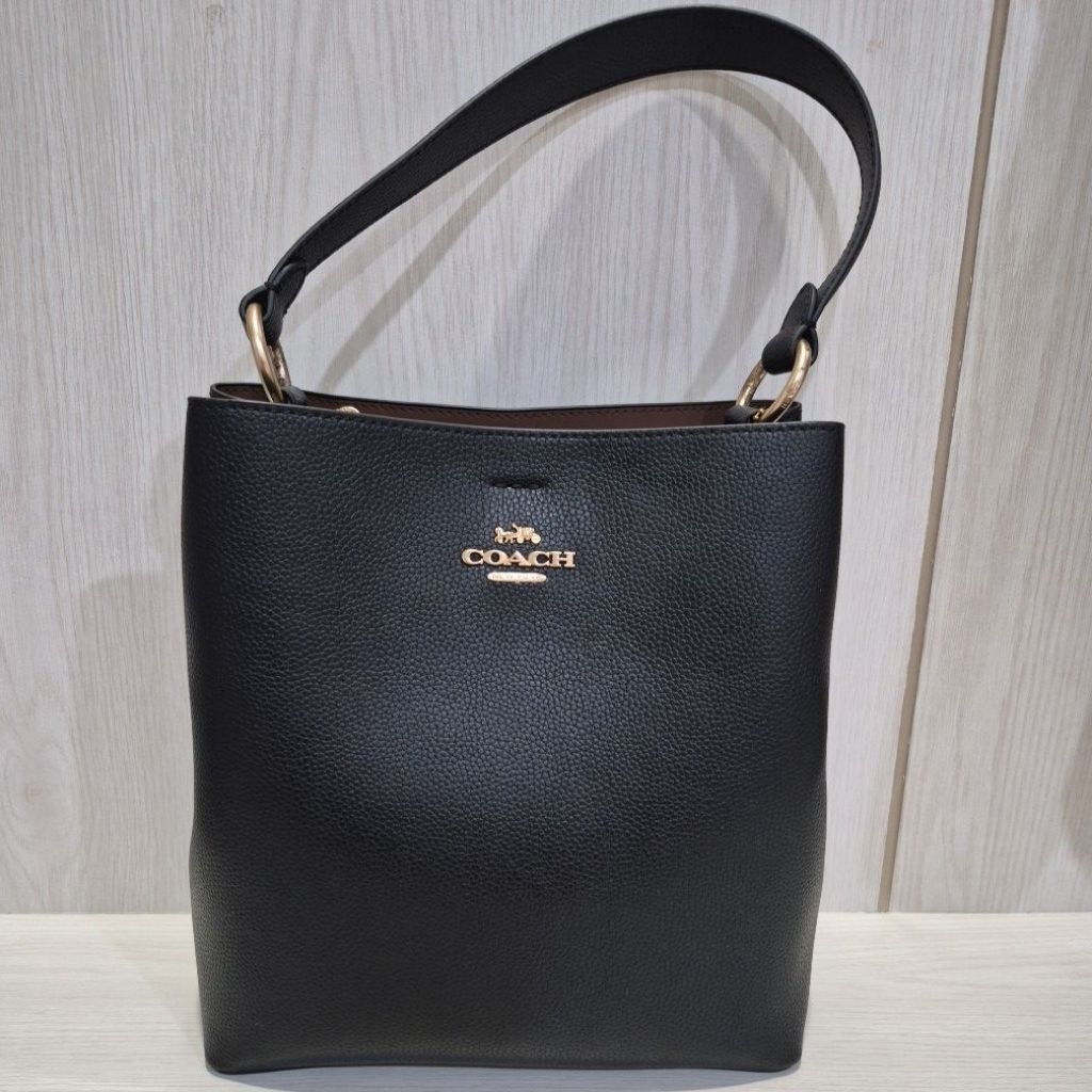 Tas coach preloved. Dipakai baru 3x. kondisi masi bagus. Pas beli online hrg jutaan dan diblg ori. P