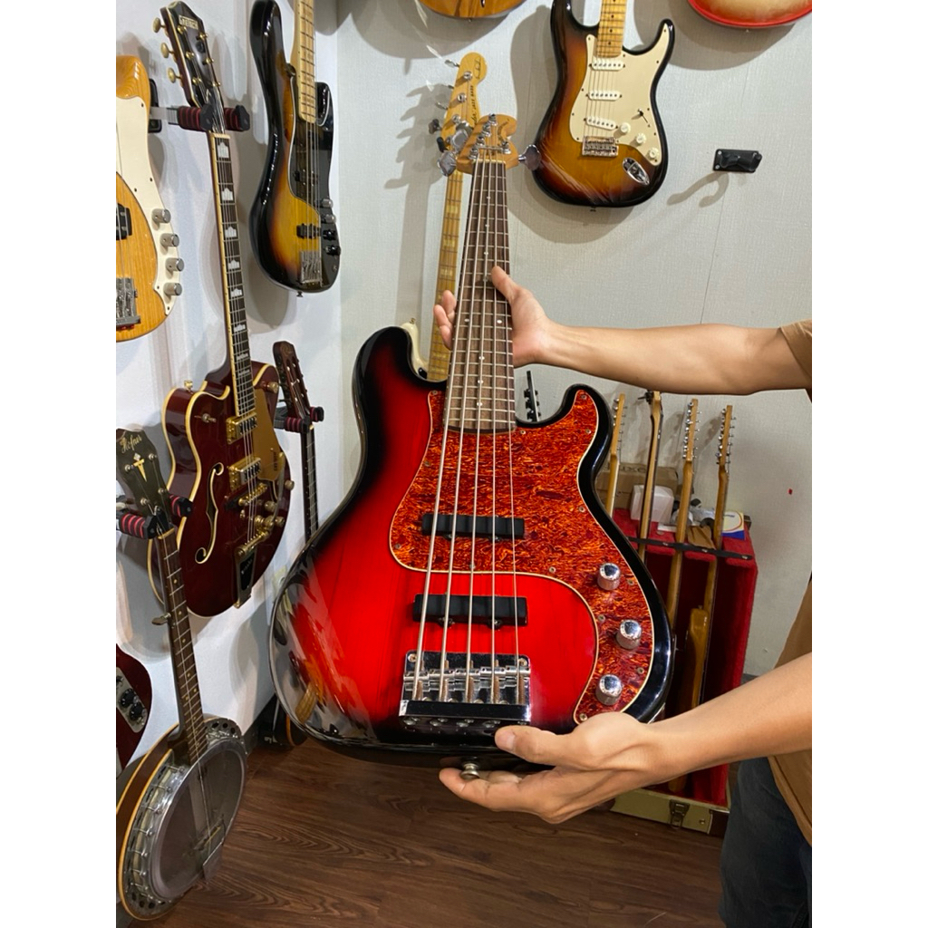 Squier Standard Precision Bass Special V String