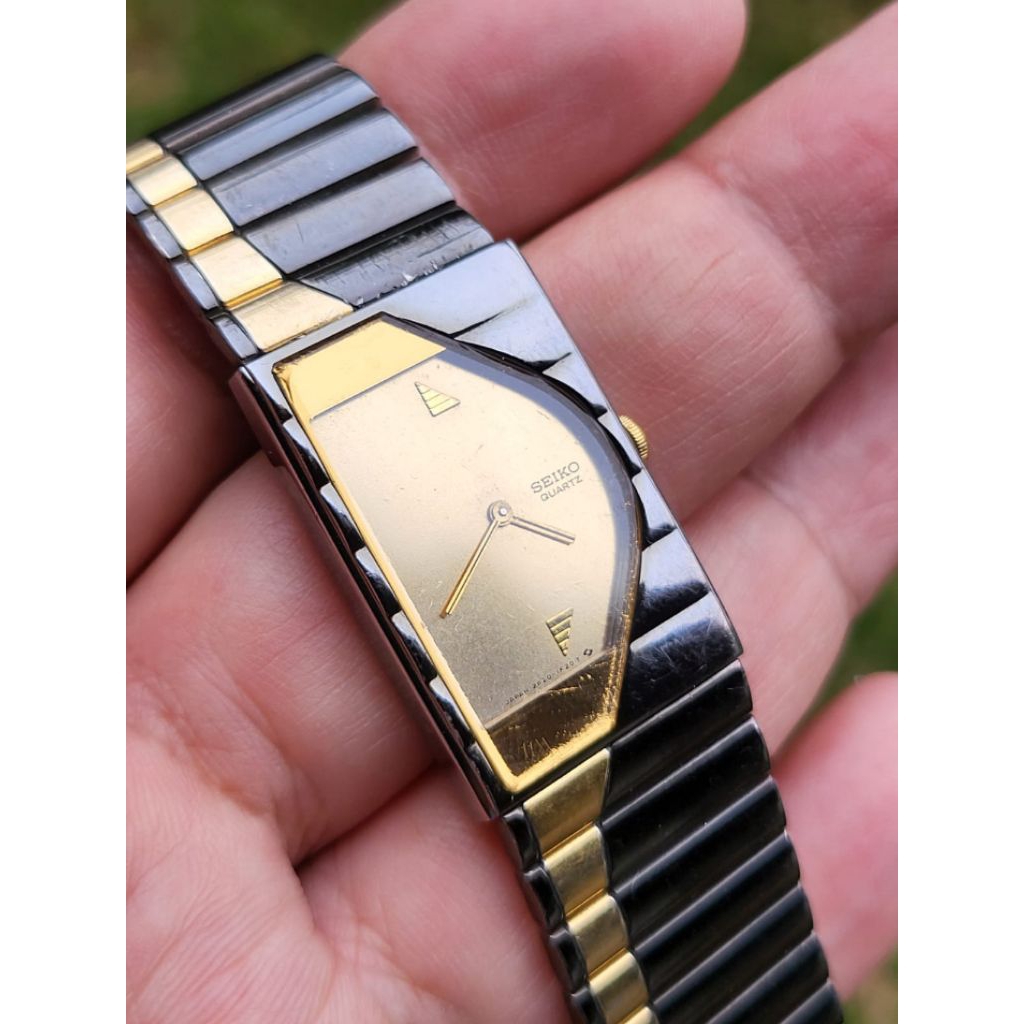 Jam tangan Seiko half moon / vintage / quartz