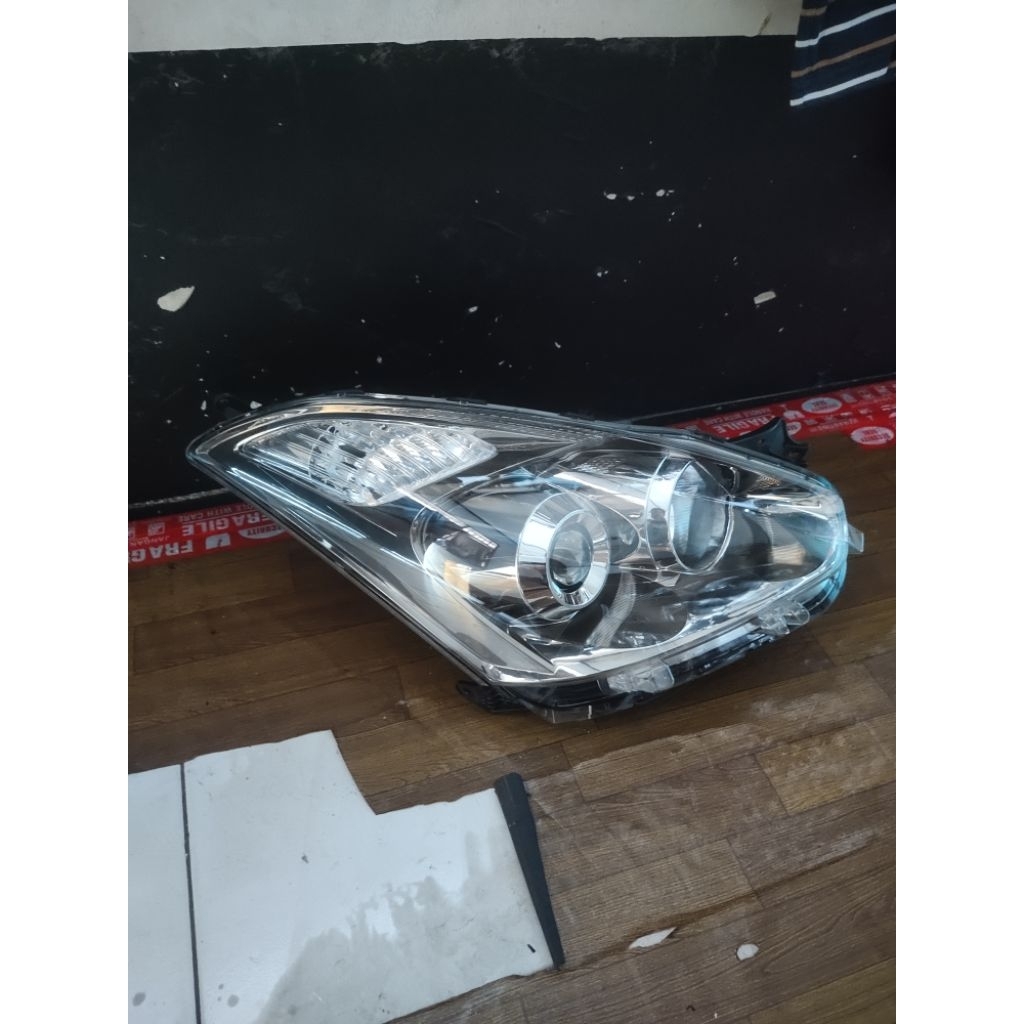headlamp lampu depan toyota wish HID