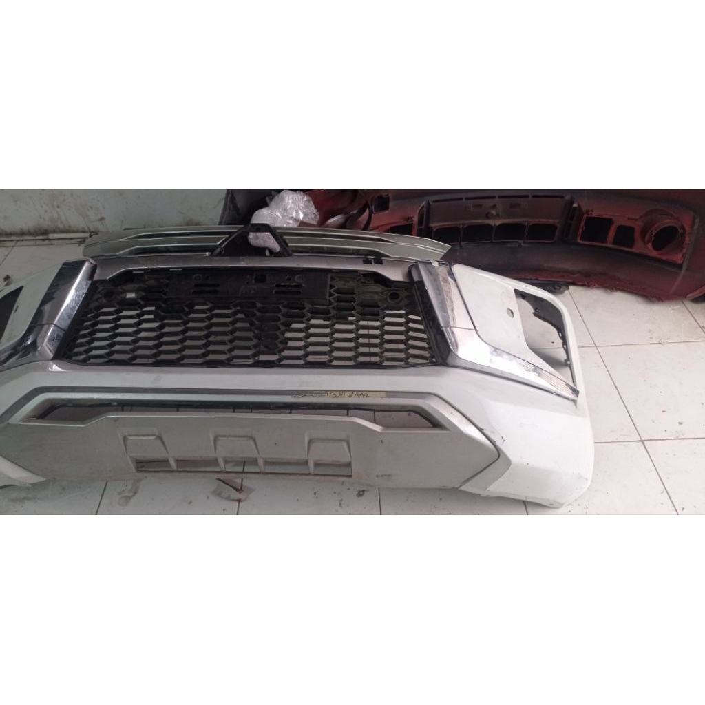 bumper bemper set depan Mitsubishi pajero 2021 2022 original