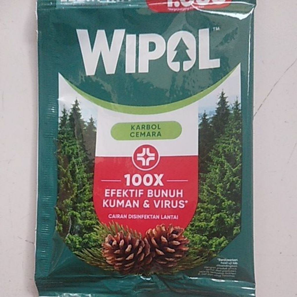 Wipol karbol cemara 1 renceng isi 12 sachet.