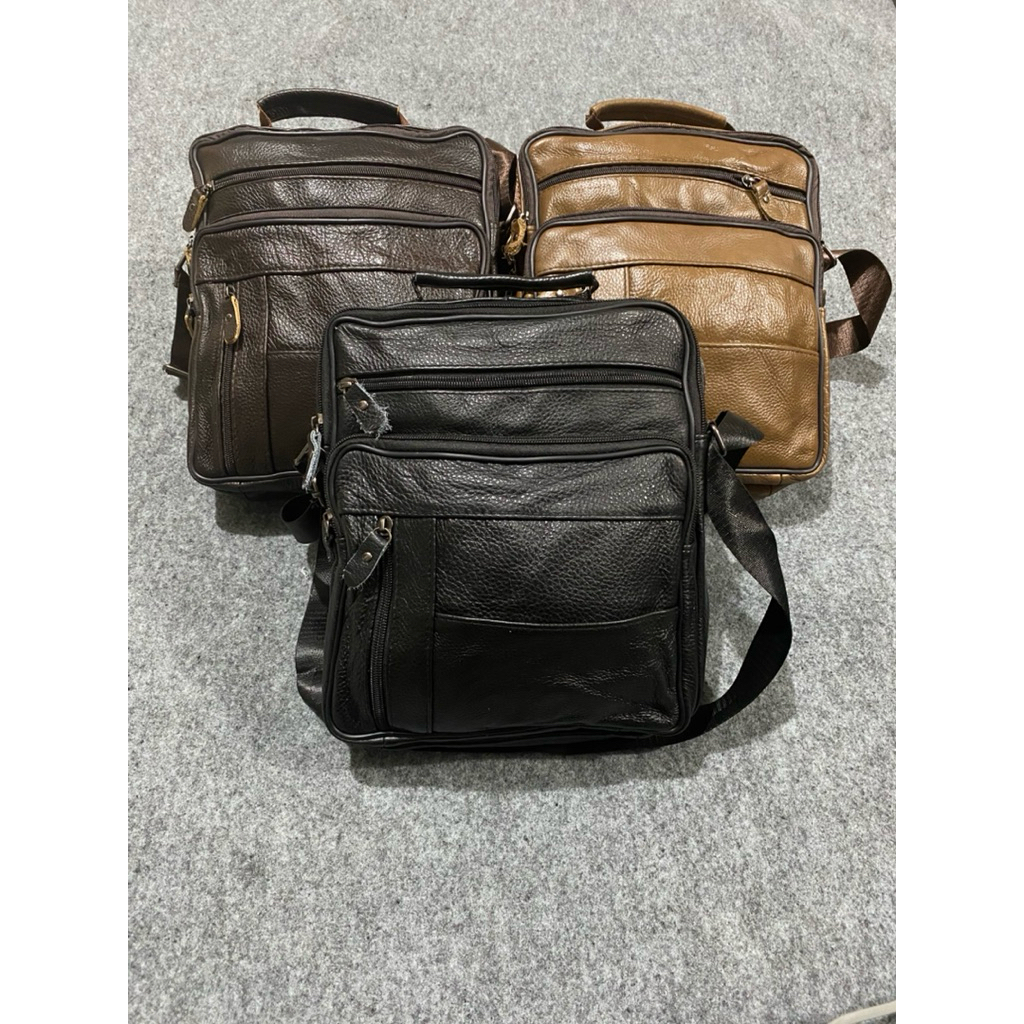 Tas selempang ukuran jumbo// bahan asli kulit// ukuran 30x25 cm// tas Import kekinian multifungsi// 