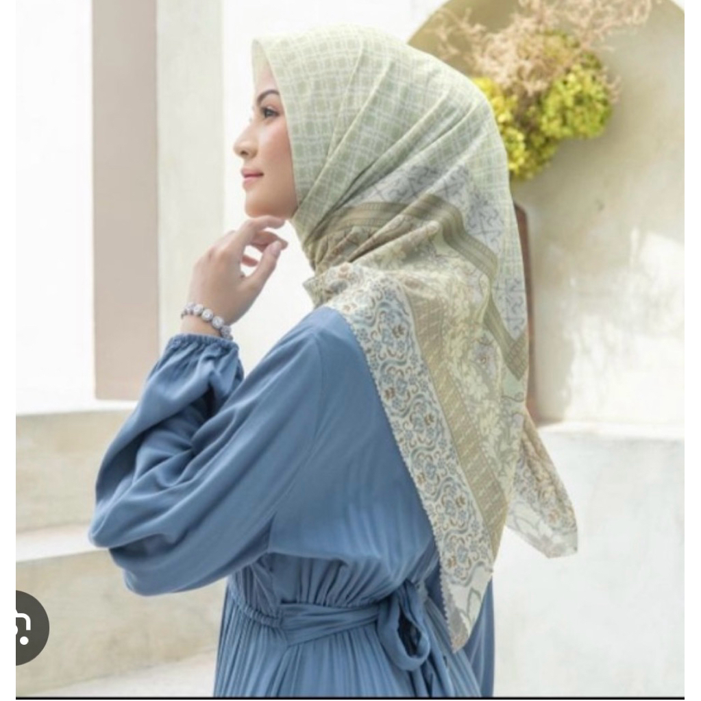 Preloved Hazel scarf Heaven Lights