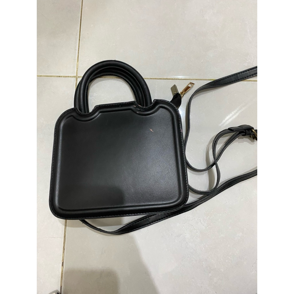 preloved tas warna hitam by naughty
