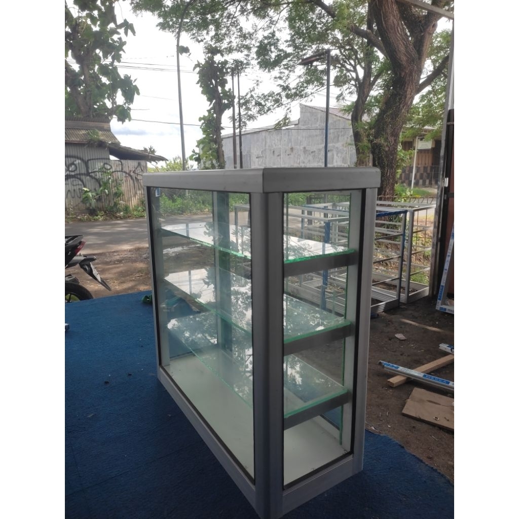 etalase kaca mini