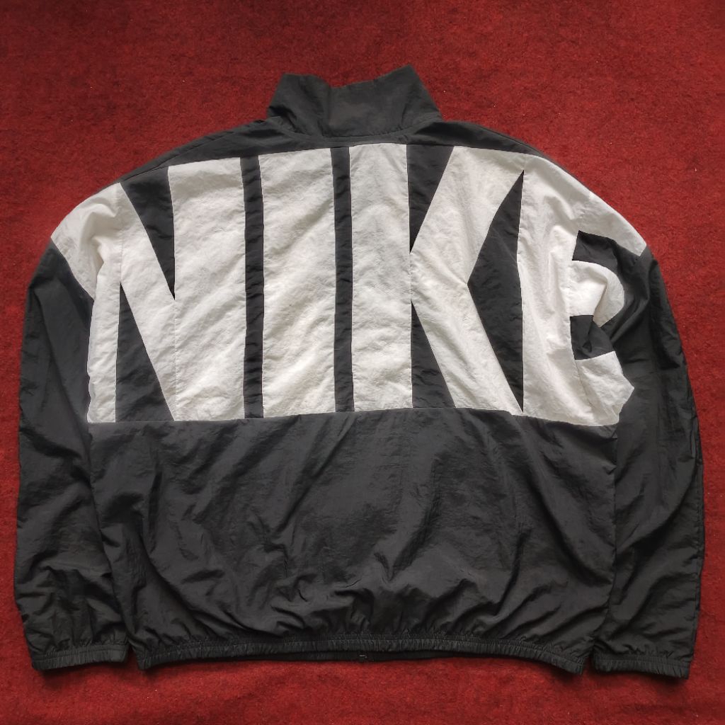 Nike Spellout Windbreaker