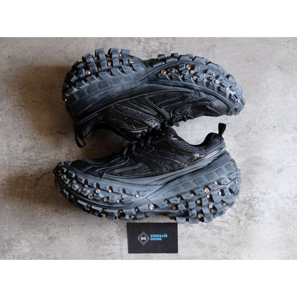 Defender Chunky Sneaker All Black Distressed Authentic GK