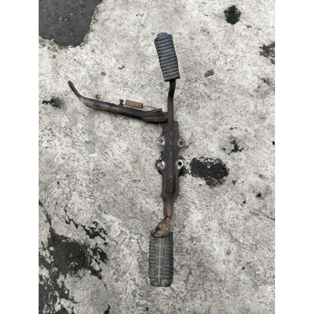 Footstep depan/pijakan mesin Vega lama original