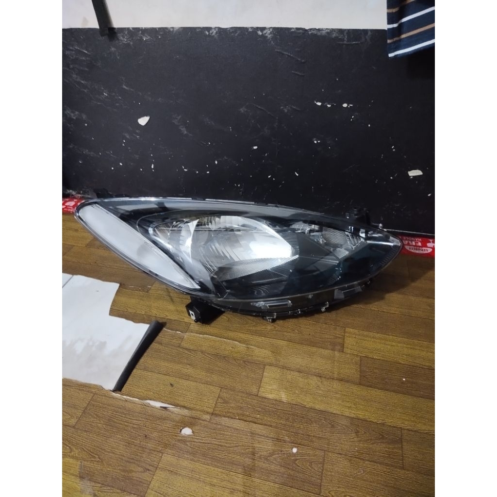 headlamp lampu depan mazda 2