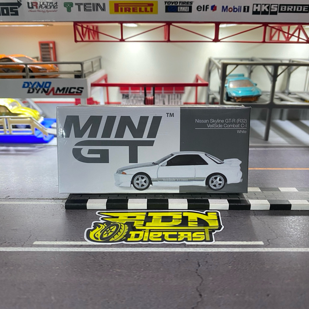 Mini GT Nissan Skyline GT-R (R32) VeilSide Combat