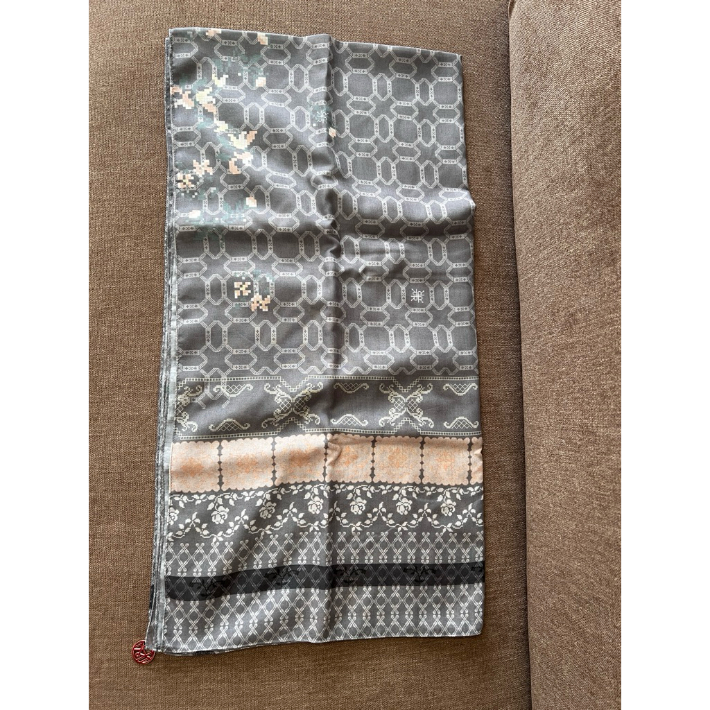 preloved riamiranda scarf