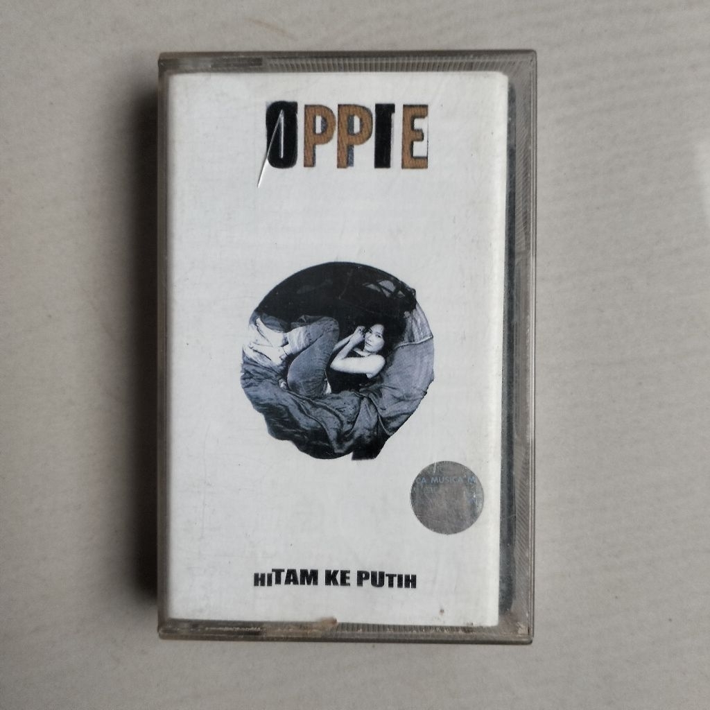 Kaset Pita Oppie Andaresta - Hitam Ke Putih