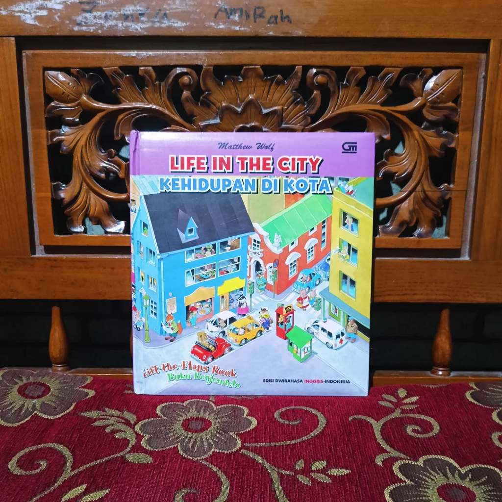 Buku Anak Seri Lift the Flaps Book Matthew Wolf Buku Berjendela Dwi Bahasa
