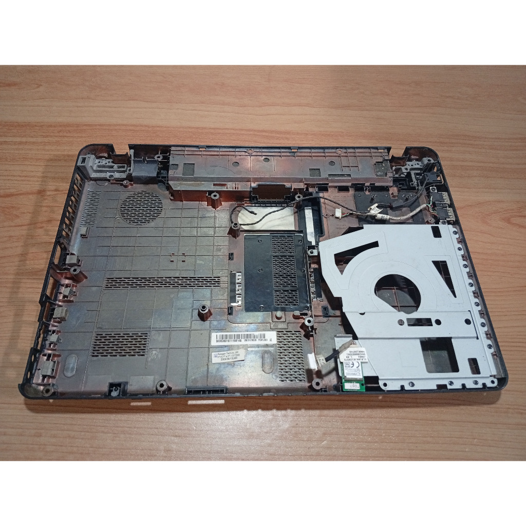 Casing Bagian bawah Laptop  Toshiba L510