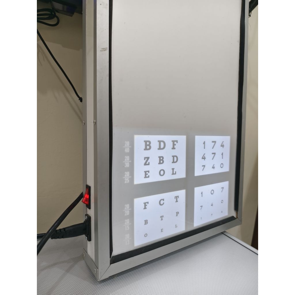 Snellen Chart Lampu – Kondisi Sangat Mulus (Second / Bekas)