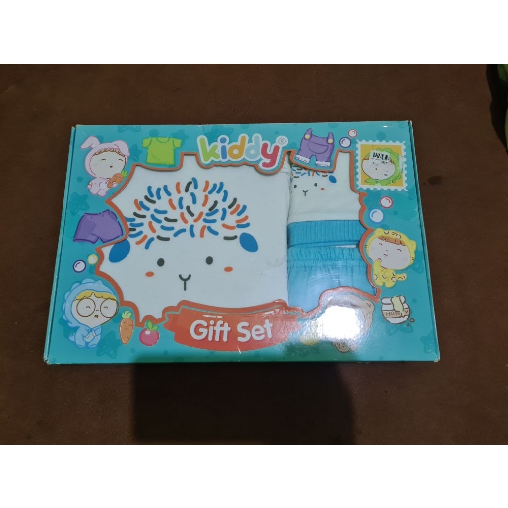 Gift Set Baby | Gift Set Selimut Handuk| Tempat Makan Bayi | Baju Bayi