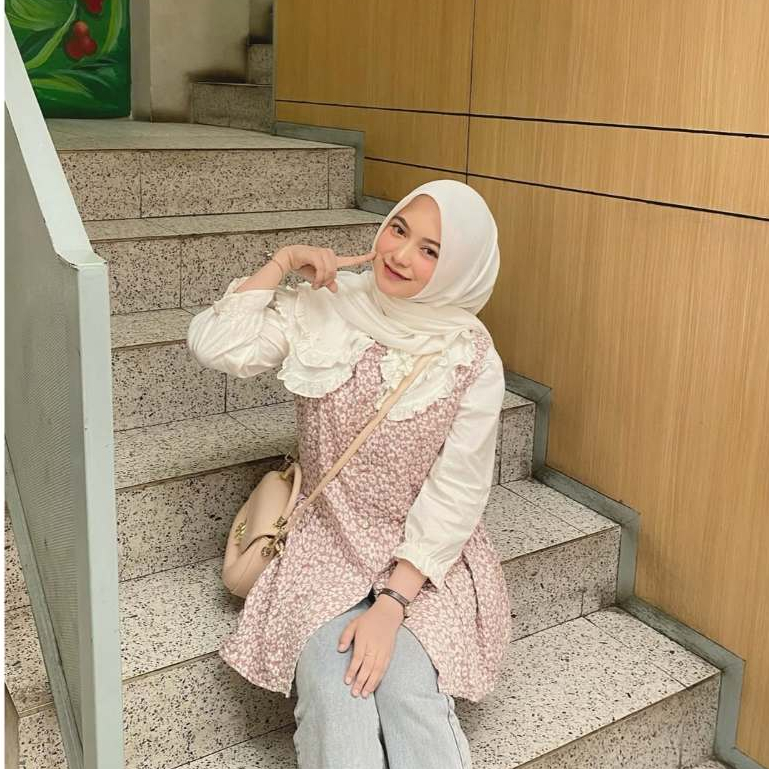 Delova Wardrobe - ELORA VEST  Emboss Jaquart Modern