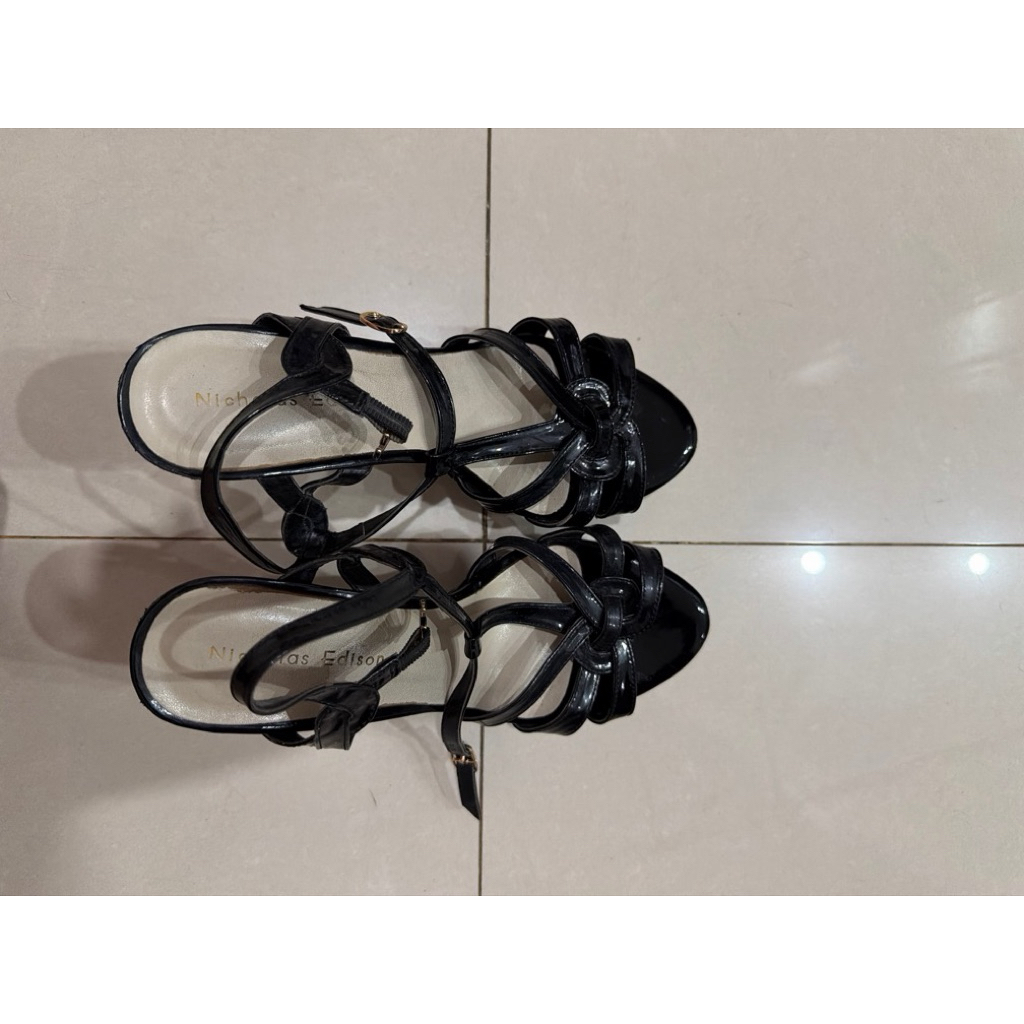 heels hitam 12cm