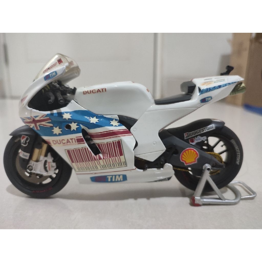 Diecast MotoGp Casey Stoner NewRay 1/12