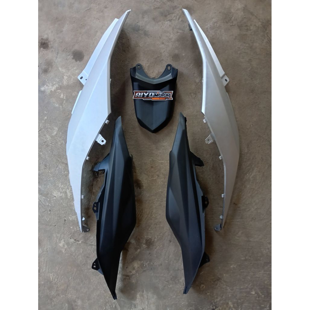 Cover body Mio M3 warna silver set sambungan body Mio m3 hitam