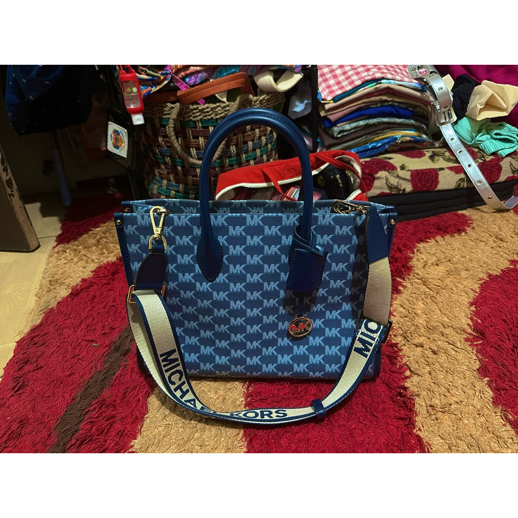 michael kors ew bag medium tote navy with dust bag