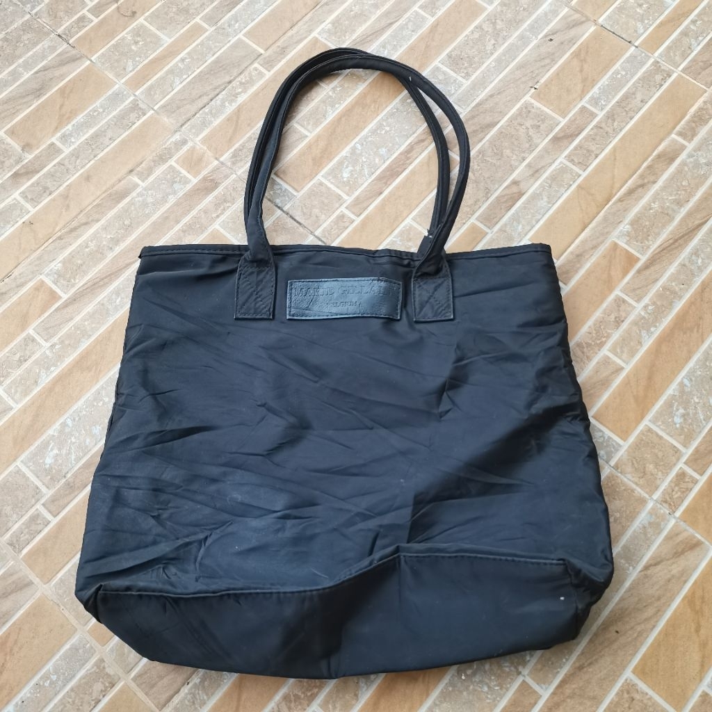 A517. TAS  TOTE BAG NYLON WARNA HITAM  PRELOVED