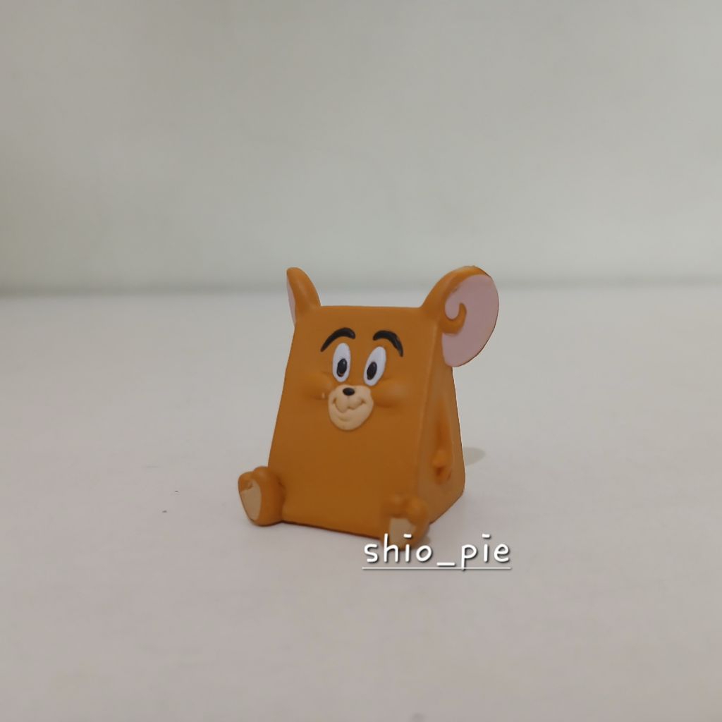 [3cm] Tom And Jerry Funny Art Collection Jerry cheese Capsule Toys Gashapon