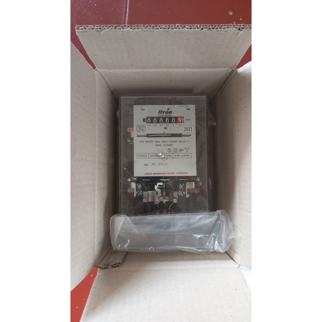 Kwh meter merk Itron 20(60) A 3 pase analog