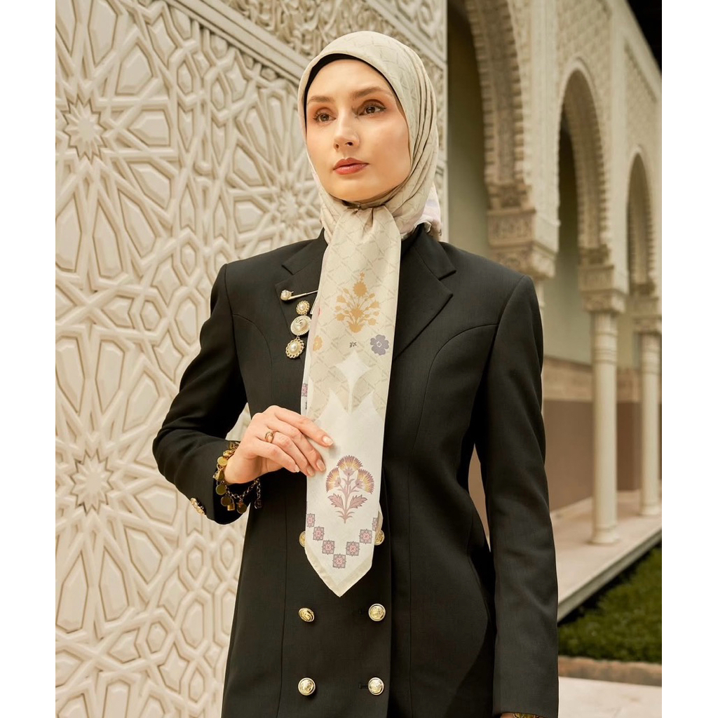 preloved scarf By Vivi zubedi