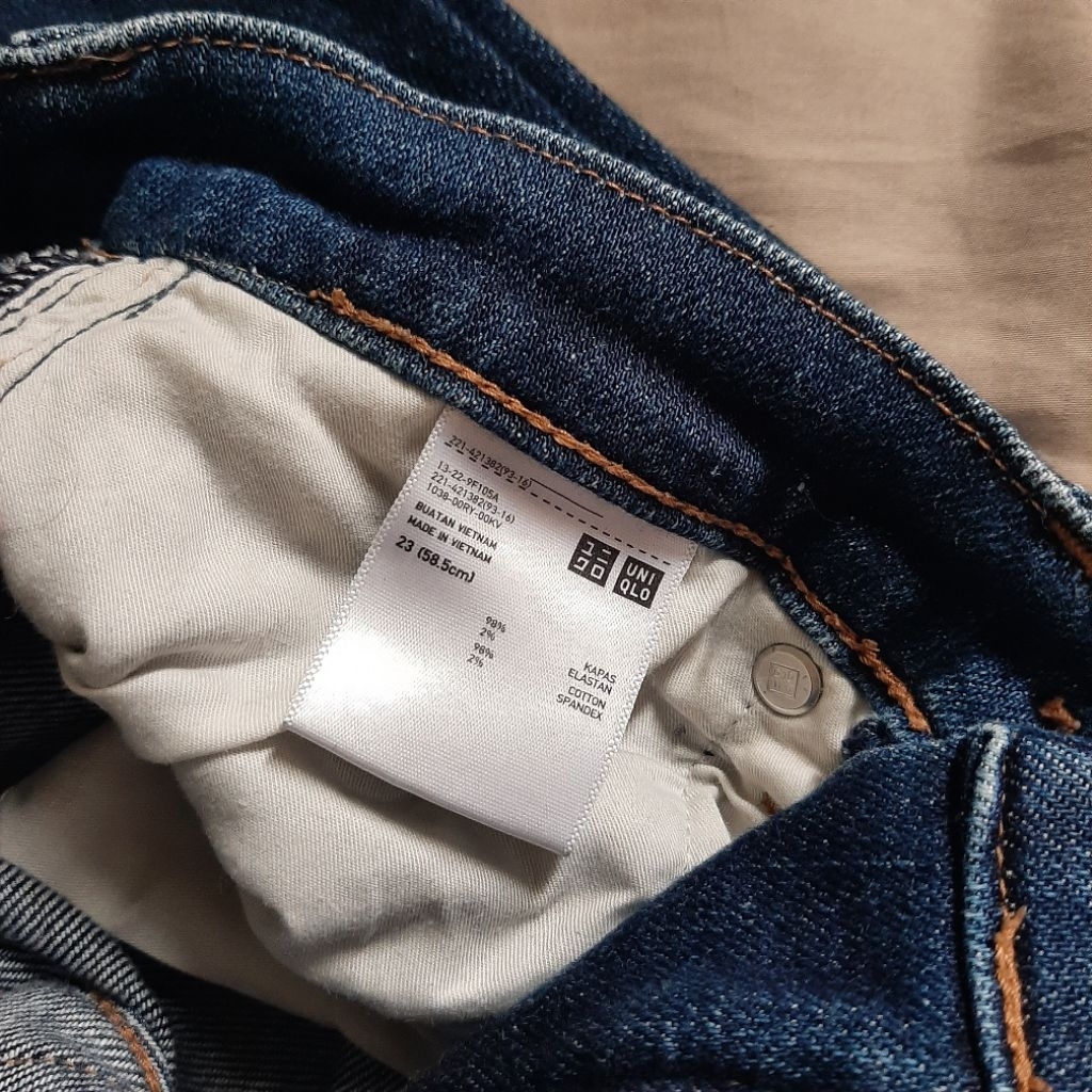 [Preloved] Uniqlo Straight Jeans