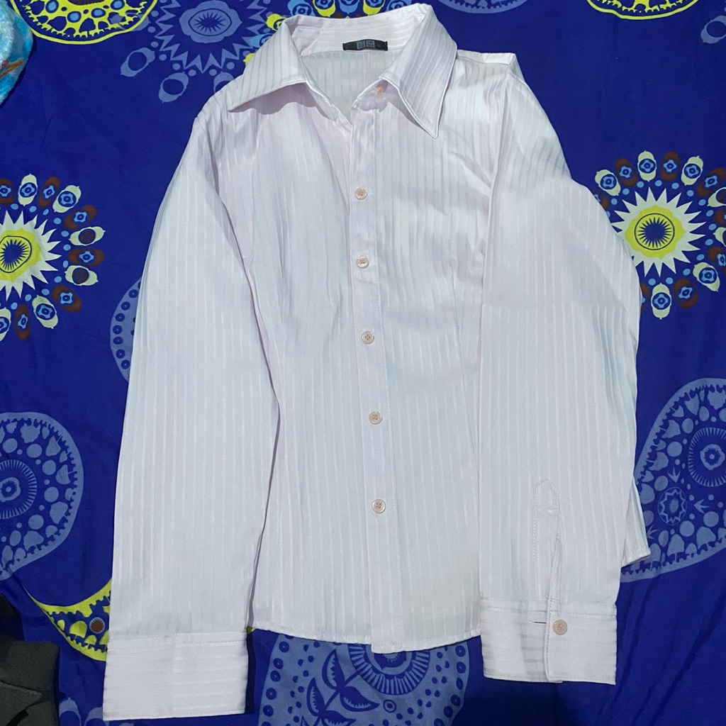 Uniqlo Kemeja Fitted Baby Pink