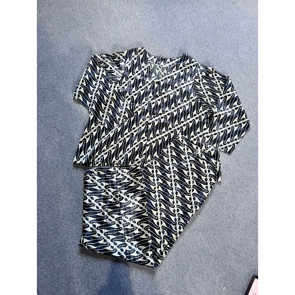 One Set Rok Batik