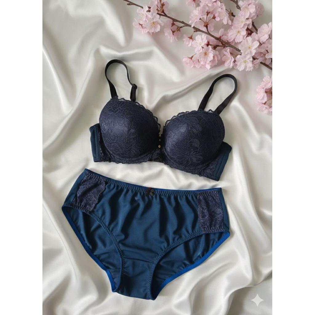 setelan cd dan bh 1 pasang / celana dalam dan bra busa motif renda