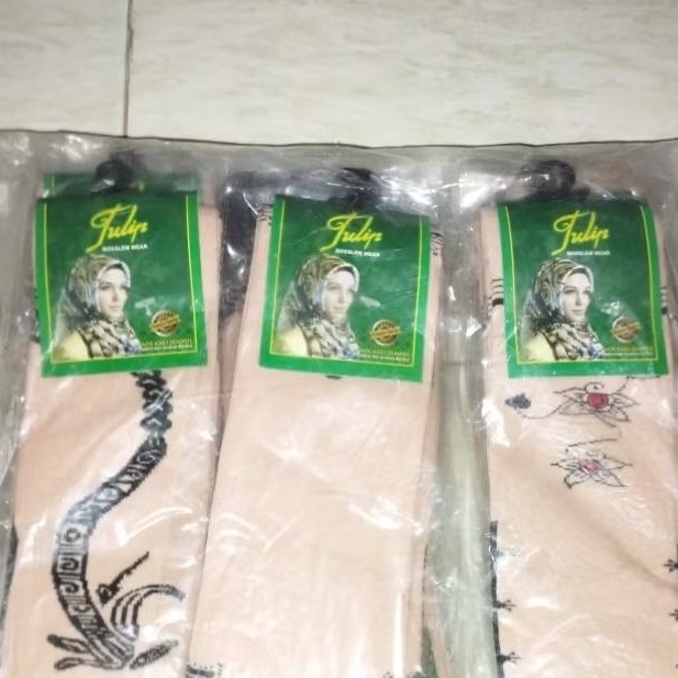 Grosir Kaos Kaki Muslimah Rencengan